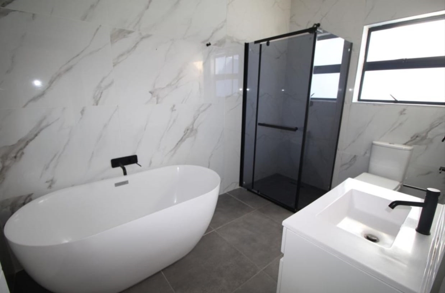 4 Bedroom Property for Sale in Beacon Bay Eastern Cape